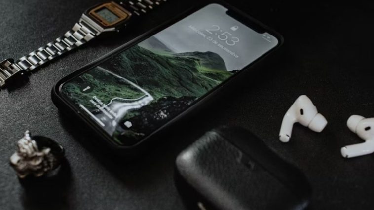 10 Accessori Smart per Nomadi Digitali: Viaggia Leggero